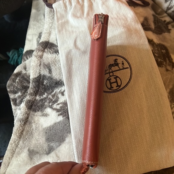 Hermes leather wallet with Hermes pouch beautiful silk lining - Picture 10 of 12